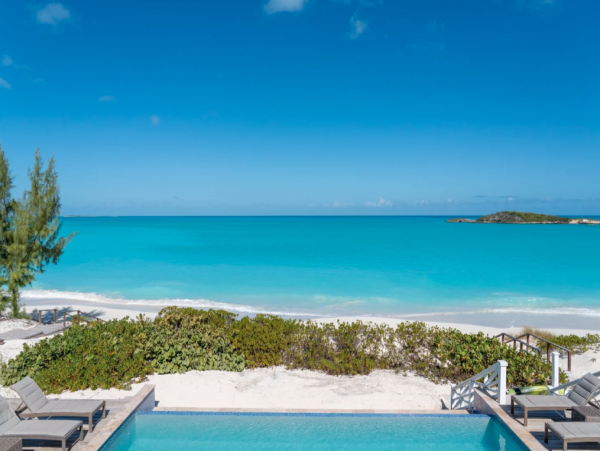 Luxurious Beachfront Villa in Little Exuma - 4-Bedroom Getaway